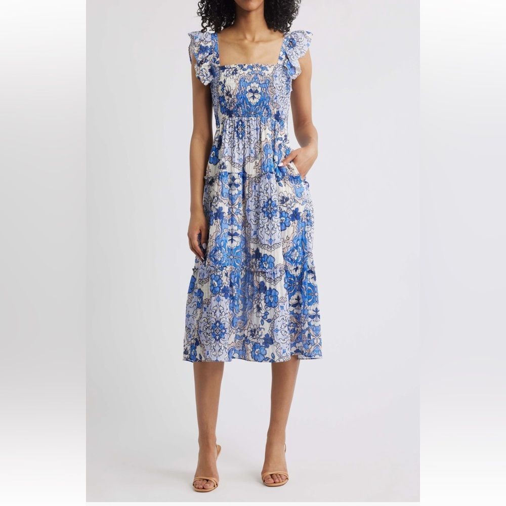New Vince Camuto Smocked Tiered Dress Size Medium